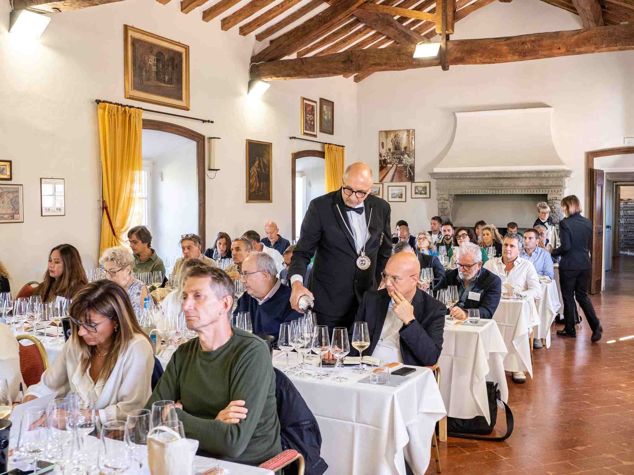 Oltrepò: Terra di Pinot Nero, un territorio, un vitigno, due eccellenze